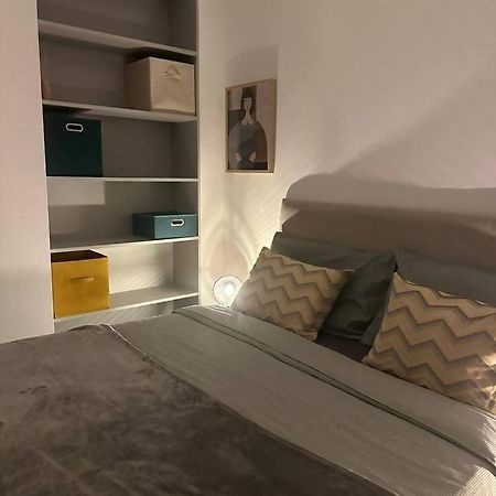 Stylish Renovated Apartment In Chiado Lisboa Eksteriør billede