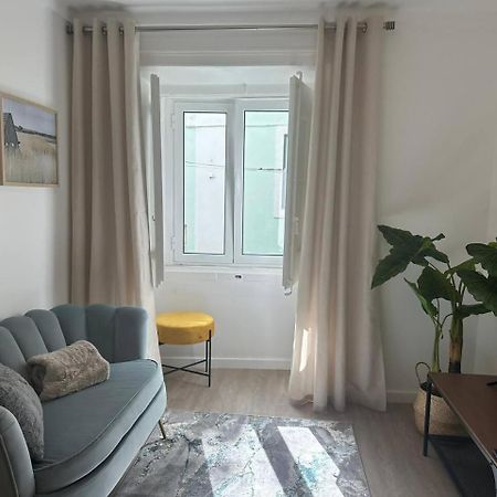 Stylish Renovated Apartment In Chiado Lisboa Eksteriør billede