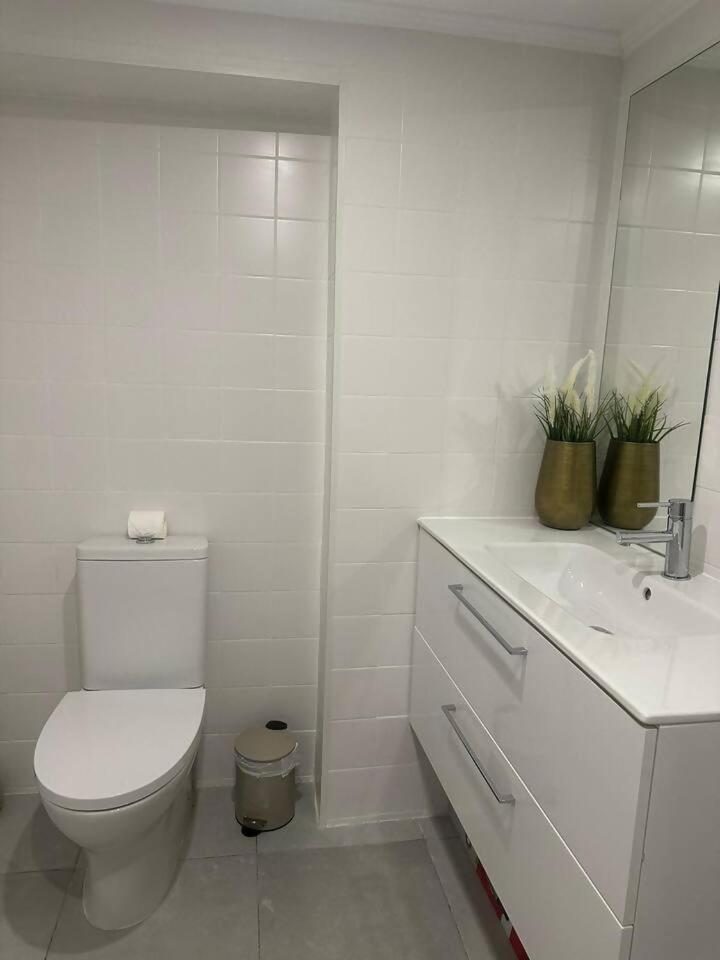 Stylish Renovated Apartment In Chiado Lisboa Eksteriør billede