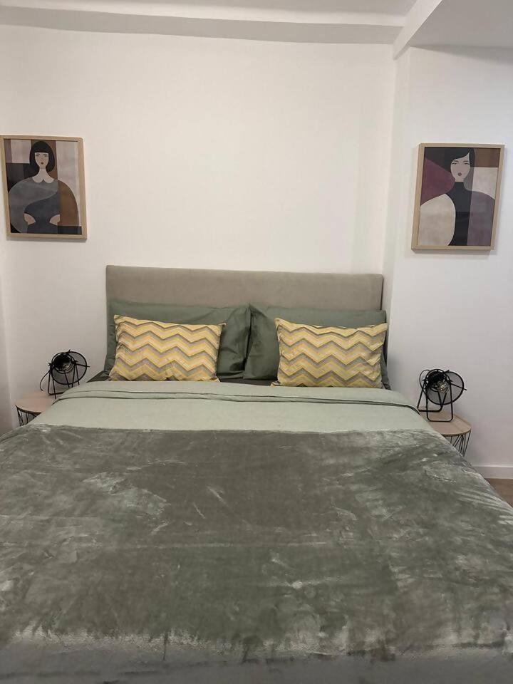 Stylish Renovated Apartment In Chiado Lisboa Eksteriør billede