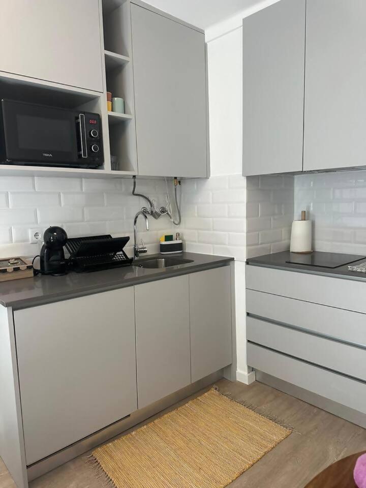 Stylish Renovated Apartment In Chiado Lisboa Eksteriør billede