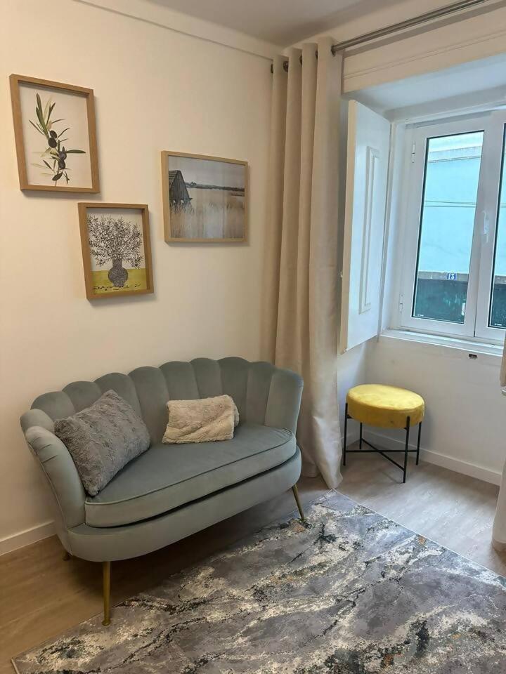 Stylish Renovated Apartment In Chiado Lisboa Eksteriør billede