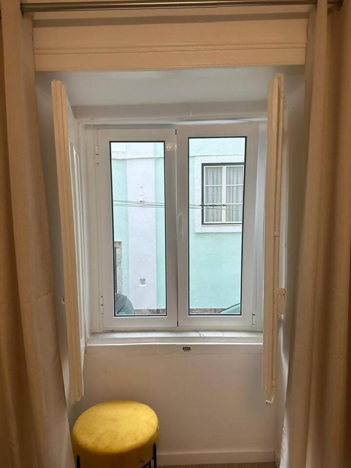 Stylish Renovated Apartment In Chiado Lisboa Eksteriør billede